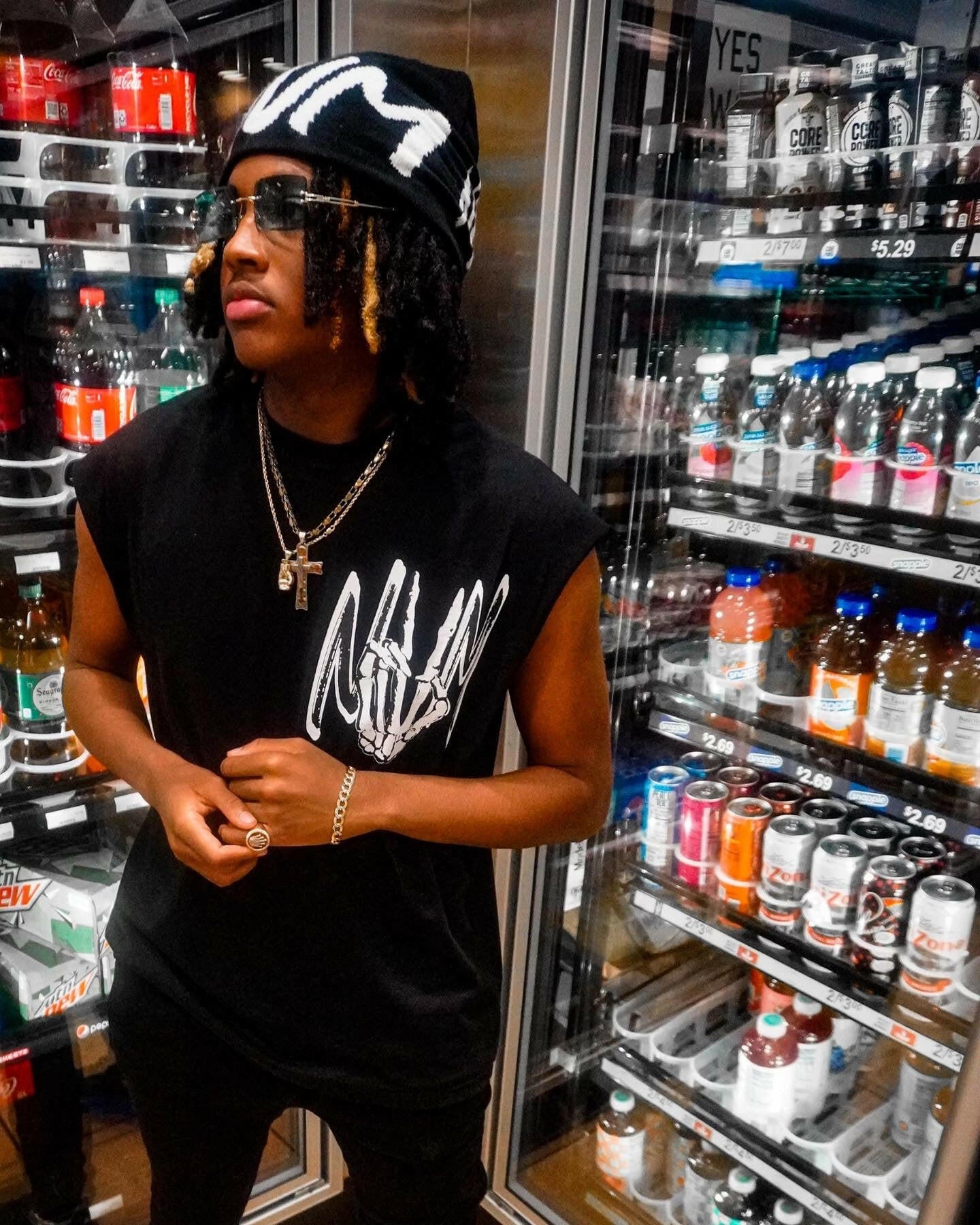 (Szn1) black Sleeveless T-shirt.