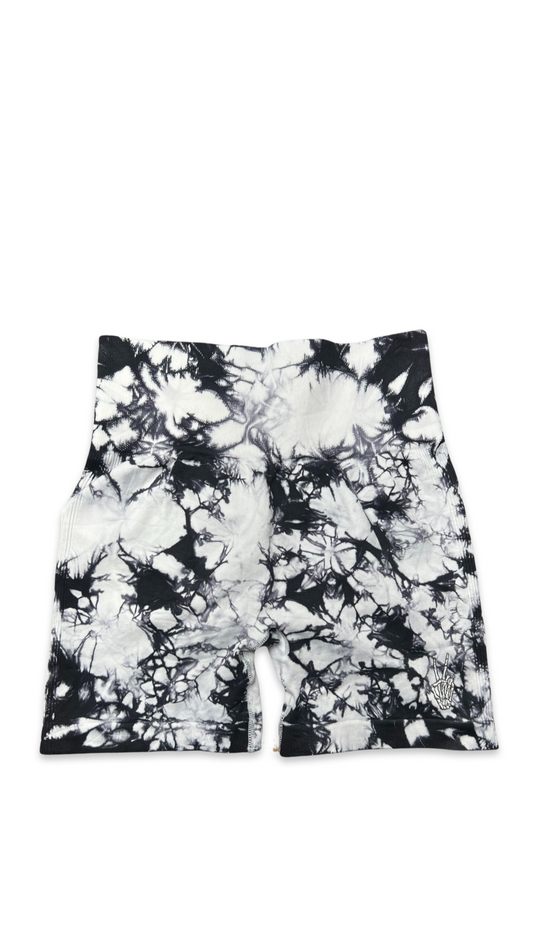 (Szn2) White and black tie dye shorts