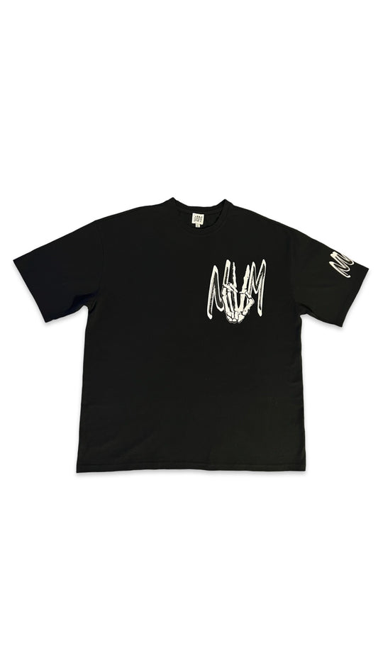 (Szn1) black T-shirt.
