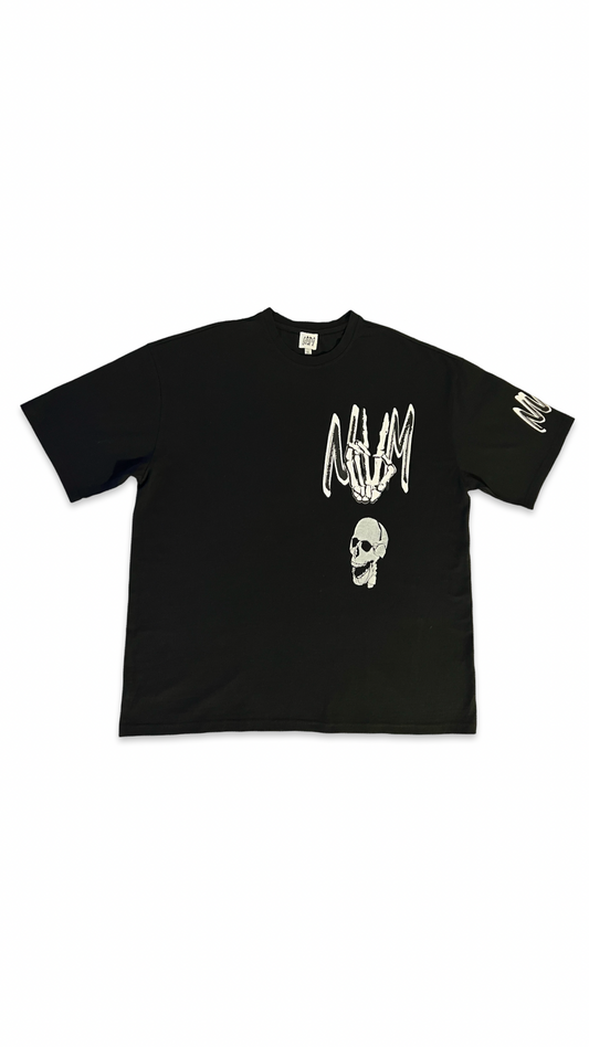 (Szn1) black T-shirt.